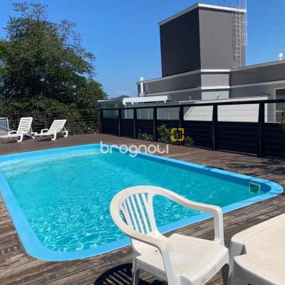 Cobertura com 140m², 3 quartos (sendo 1 suíte), 2 garagens, no bairro Jurerê em Florianópolis