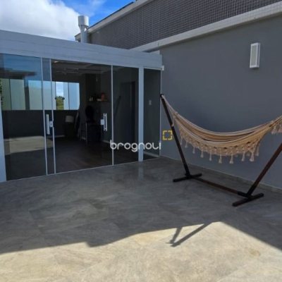 Cobertura com 140m², 3 quartos (sendo 1 suíte), 2 garagens, no bairro Jurerê em Florianópolis