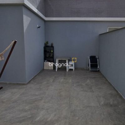 Cobertura com 140m², 3 quartos (sendo 1 suíte), 2 garagens, no bairro Jurerê em Florianópolis