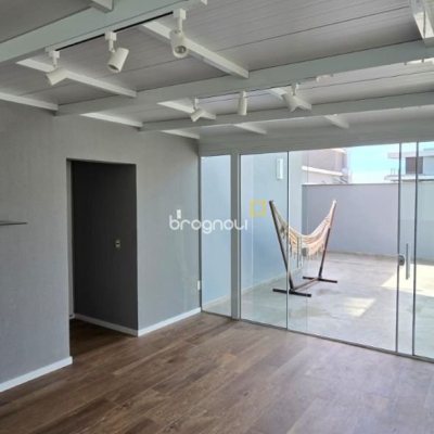 Cobertura com 140m², 3 quartos (sendo 1 suíte), 2 garagens, no bairro Jurerê em Florianópolis