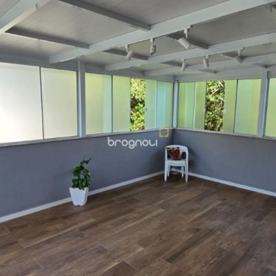 Cobertura com 140m², 3 quartos (sendo 1 suíte), 2 garagens, no bairro Jurerê em Florianópolis