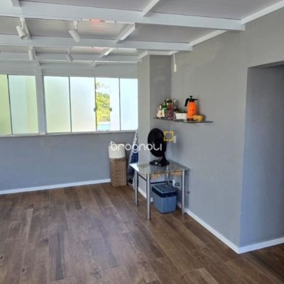 Cobertura com 140m², 3 quartos (sendo 1 suíte), 2 garagens, no bairro Jurerê em Florianópolis
