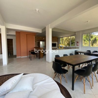 Cobertura com 140m², 3 quartos (sendo 1 suíte), 2 garagens, no bairro Jurerê em Florianópolis