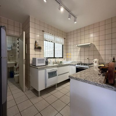 Apartamento com 186m², 4 quartos (sendo 3 suítes), 2 garagens, no bairro Ingleses em Florianópolis