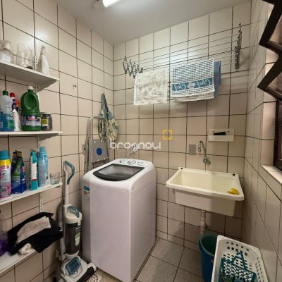 Apartamento com 186m², 4 quartos (sendo 3 suítes), 2 garagens, no bairro Ingleses em Florianópolis
