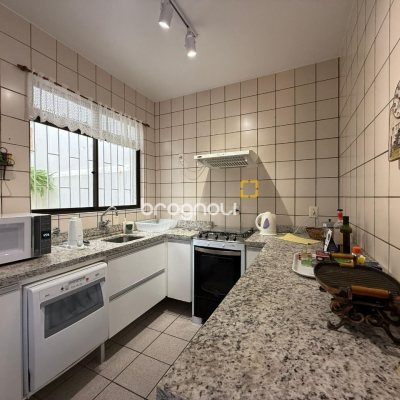 Apartamento com 186m², 4 quartos (sendo 3 suítes), 2 garagens, no bairro Ingleses em Florianópolis