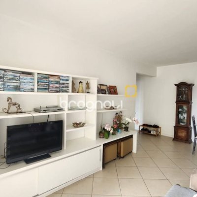 Apartamento com 91m², 3 quartos (sendo 1 suíte), 2 garagens, no bairro Córrego Grande em Florianópolis