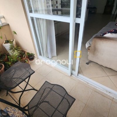 Apartamento com 91m², 3 quartos (sendo 1 suíte), 2 garagens, no bairro Córrego Grande em Florianópolis