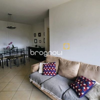 Apartamento com 91m², 3 quartos (sendo 1 suíte), 2 garagens, no bairro Córrego Grande em Florianópolis