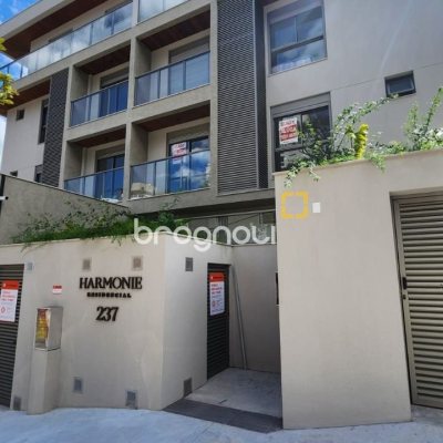 Apartamento com 106m², 2 quartos (sendo 2 suítes), 2 garagens, no bairro João Paulo em Florianópolis