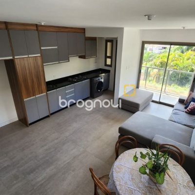 Apartamento com 106m², 2 quartos (sendo 2 suítes), 2 garagens, no bairro João Paulo em Florianópolis