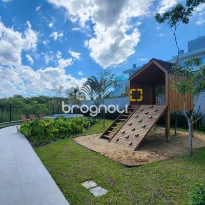 Apartamento com 106m², 2 quartos (sendo 2 suítes), 2 garagens, no bairro João Paulo em Florianópolis