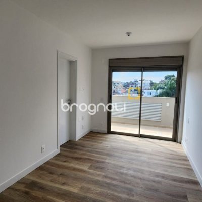 Apartamento com 106m², 2 quartos (sendo 2 suítes), 2 garagens, no bairro João Paulo em Florianópolis