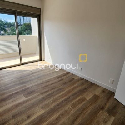 Apartamento com 106m², 2 quartos (sendo 2 suítes), 2 garagens, no bairro João Paulo em Florianópolis