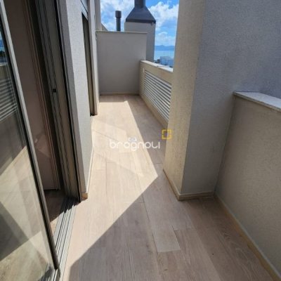 Apartamento com 106m², 2 quartos (sendo 2 suítes), 2 garagens, no bairro João Paulo em Florianópolis