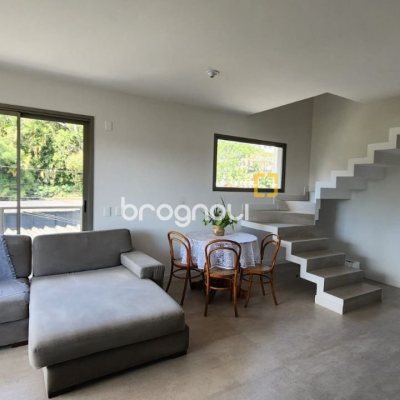 Apartamento com 106m², 2 quartos (sendo 2 suítes), 2 garagens, no bairro João Paulo em Florianópolis