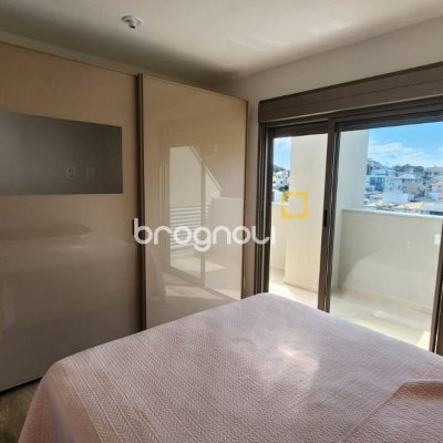 Apartamento com 106m², 2 quartos (sendo 2 suítes), 2 garagens, no bairro João Paulo em Florianópolis