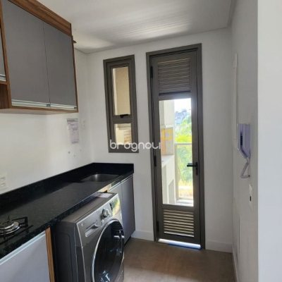 Apartamento com 106m², 2 quartos (sendo 2 suítes), 2 garagens, no bairro João Paulo em Florianópolis