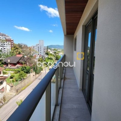 Apartamento com 106m², 2 quartos (sendo 2 suítes), 2 garagens, no bairro João Paulo em Florianópolis