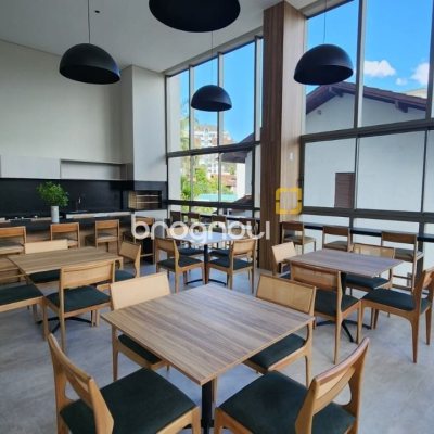 Apartamento com 106m², 2 quartos (sendo 2 suítes), 2 garagens, no bairro João Paulo em Florianópolis