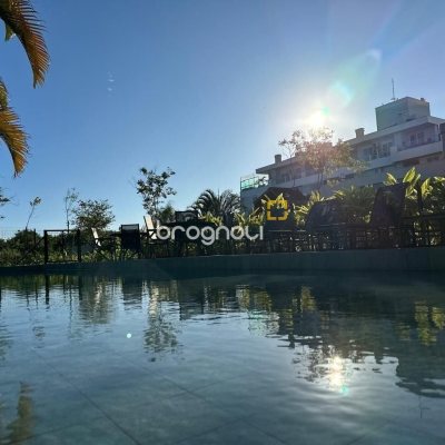 Apartamento com 106m², 2 quartos (sendo 2 suítes), 2 garagens, no bairro João Paulo em Florianópolis