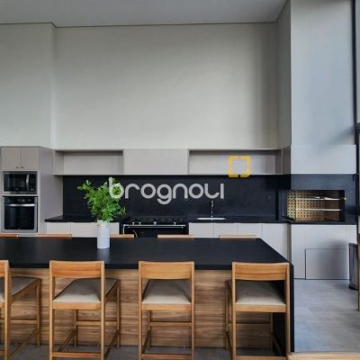 Apartamento com 106m², 2 quartos (sendo 2 suítes), 2 garagens, no bairro João Paulo em Florianópolis