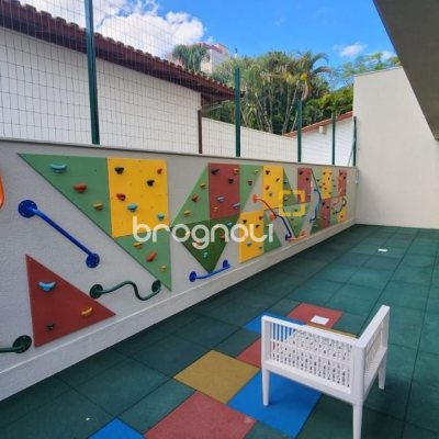 Apartamento com 106m², 2 quartos (sendo 2 suítes), 2 garagens, no bairro João Paulo em Florianópolis