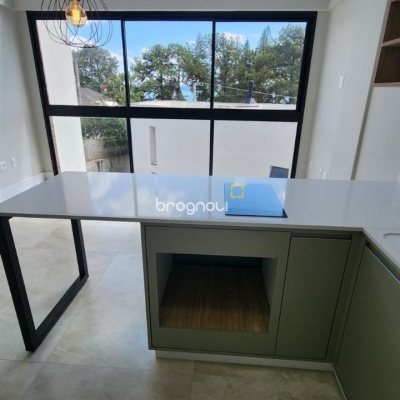 Apartamento com 51m², 1 quarto (sendo 1 suíte), 1 garagem, no bairro Cacupé em Florianópolis