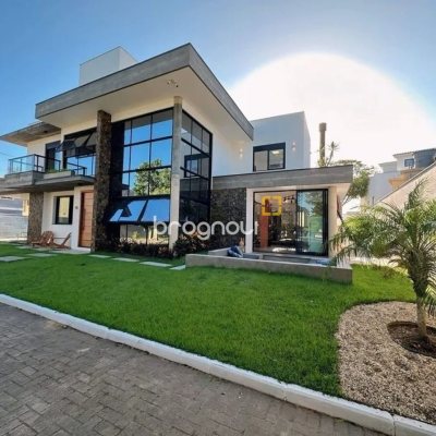 Casa de Condomínio com 275m², 4 quartos (sendo 3 suítes), 6 garagens, no bairro Campeche em Florianópolis