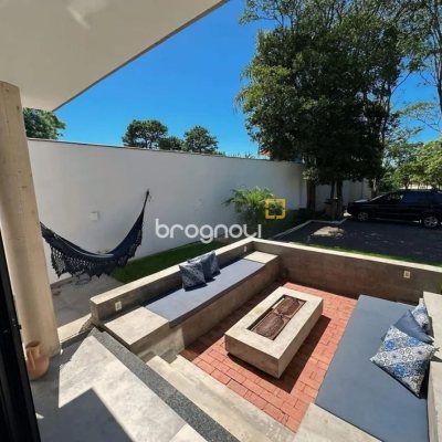 Casa de Condomínio com 275m², 4 quartos (sendo 3 suítes), 6 garagens, no bairro Campeche em Florianópolis