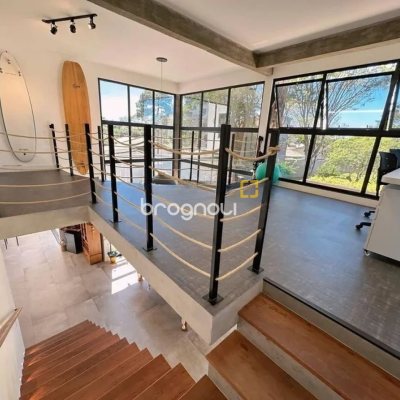 Casa de Condomínio com 275m², 4 quartos (sendo 3 suítes), 6 garagens, no bairro Campeche em Florianópolis
