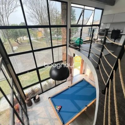 Casa de Condomínio com 275m², 4 quartos (sendo 3 suítes), 6 garagens, no bairro Campeche em Florianópolis
