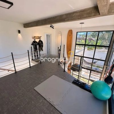 Casa de Condomínio com 275m², 4 quartos (sendo 3 suítes), 6 garagens, no bairro Campeche em Florianópolis