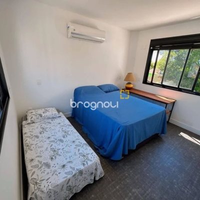 Casa de Condomínio com 275m², 4 quartos (sendo 3 suítes), 6 garagens, no bairro Campeche em Florianópolis