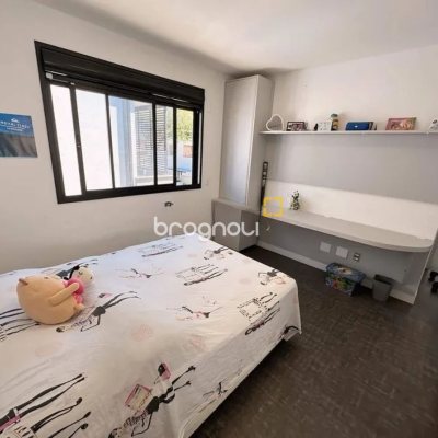 Casa de Condomínio com 275m², 4 quartos (sendo 3 suítes), 6 garagens, no bairro Campeche em Florianópolis