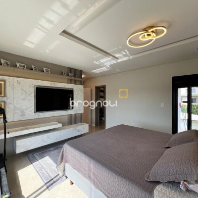 Casa de Condomínio com 225m², 3 quartos (sendo 3 suítes), 2 garagens, no bairro São João do Rio Vermelho em Florianópolis