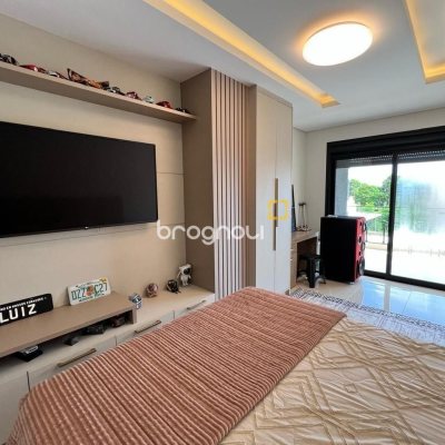 Casa de Condomínio com 225m², 3 quartos (sendo 3 suítes), 2 garagens, no bairro São João do Rio Vermelho em Florianópolis
