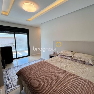 Casa de Condomínio com 225m², 3 quartos (sendo 3 suítes), 2 garagens, no bairro São João do Rio Vermelho em Florianópolis