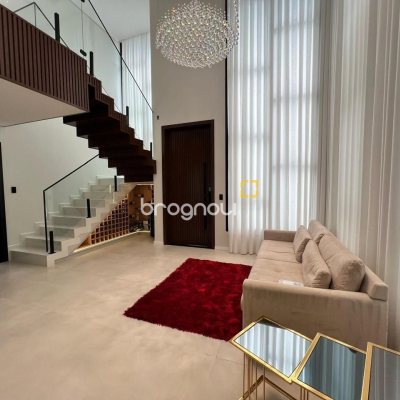 Casa de Condomínio com 225m², 3 quartos (sendo 3 suítes), 2 garagens, no bairro São João do Rio Vermelho em Florianópolis