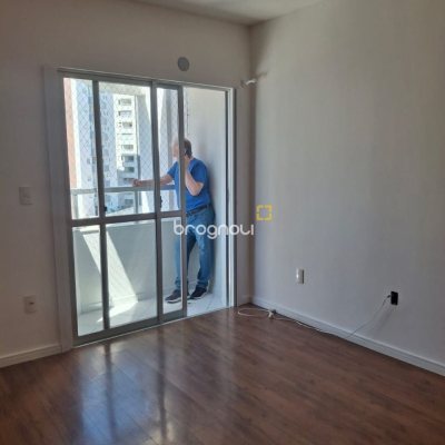 Apartamento com 103m², 3 quartos (sendo 1 suíte), 1 garagem, no bairro Campinas em São José