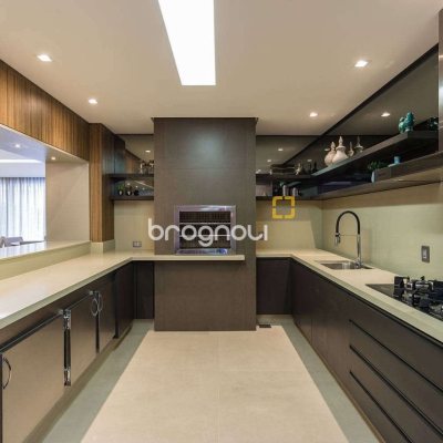 Apartamento com 143m², 3 quartos (sendo 3 suítes), 3 garagens, no bairro Campinas em São José