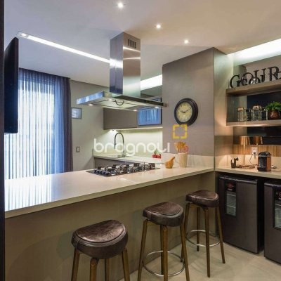 Apartamento com 143m², 3 quartos (sendo 3 suítes), 3 garagens, no bairro Campinas em São José