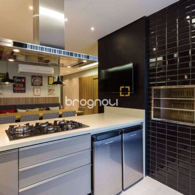 Apartamento com 143m², 3 quartos (sendo 3 suítes), 3 garagens, no bairro Campinas em São José