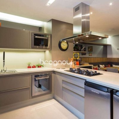 Apartamento com 143m², 3 quartos (sendo 3 suítes), 3 garagens, no bairro Campinas em São José