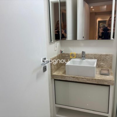 Apartamento com 143m², 3 quartos (sendo 3 suítes), 3 garagens, no bairro Campinas em São José