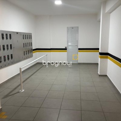 Apartamento com 143m², 3 quartos (sendo 3 suítes), 3 garagens, no bairro Campinas em São José