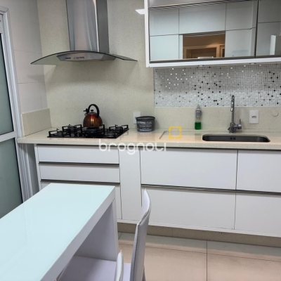 Apartamento com 143m², 3 quartos (sendo 3 suítes), 3 garagens, no bairro Campinas em São José