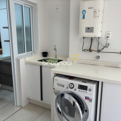 Apartamento com 143m², 3 quartos (sendo 3 suítes), 3 garagens, no bairro Campinas em São José