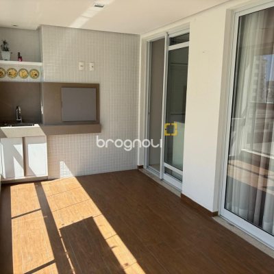 Apartamento com 143m², 3 quartos (sendo 3 suítes), 3 garagens, no bairro Campinas em São José