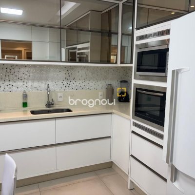 Apartamento com 143m², 3 quartos (sendo 3 suítes), 3 garagens, no bairro Campinas em São José
